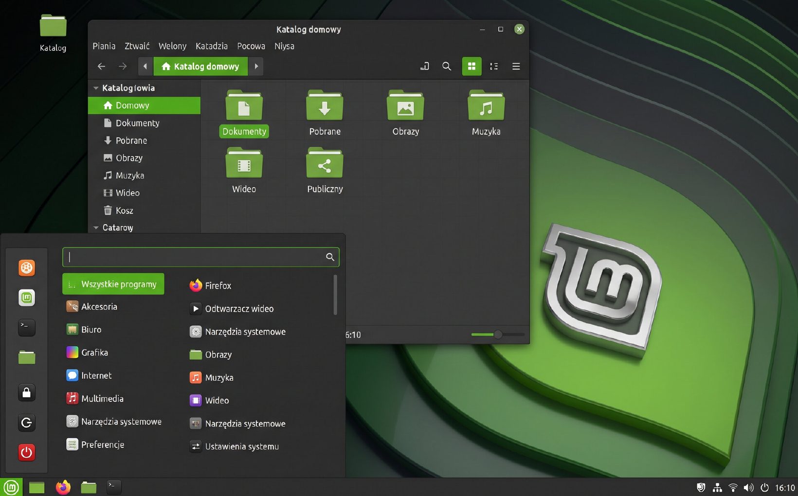 Pulpit Linux Mint Cinnamon z otwartym menu programów