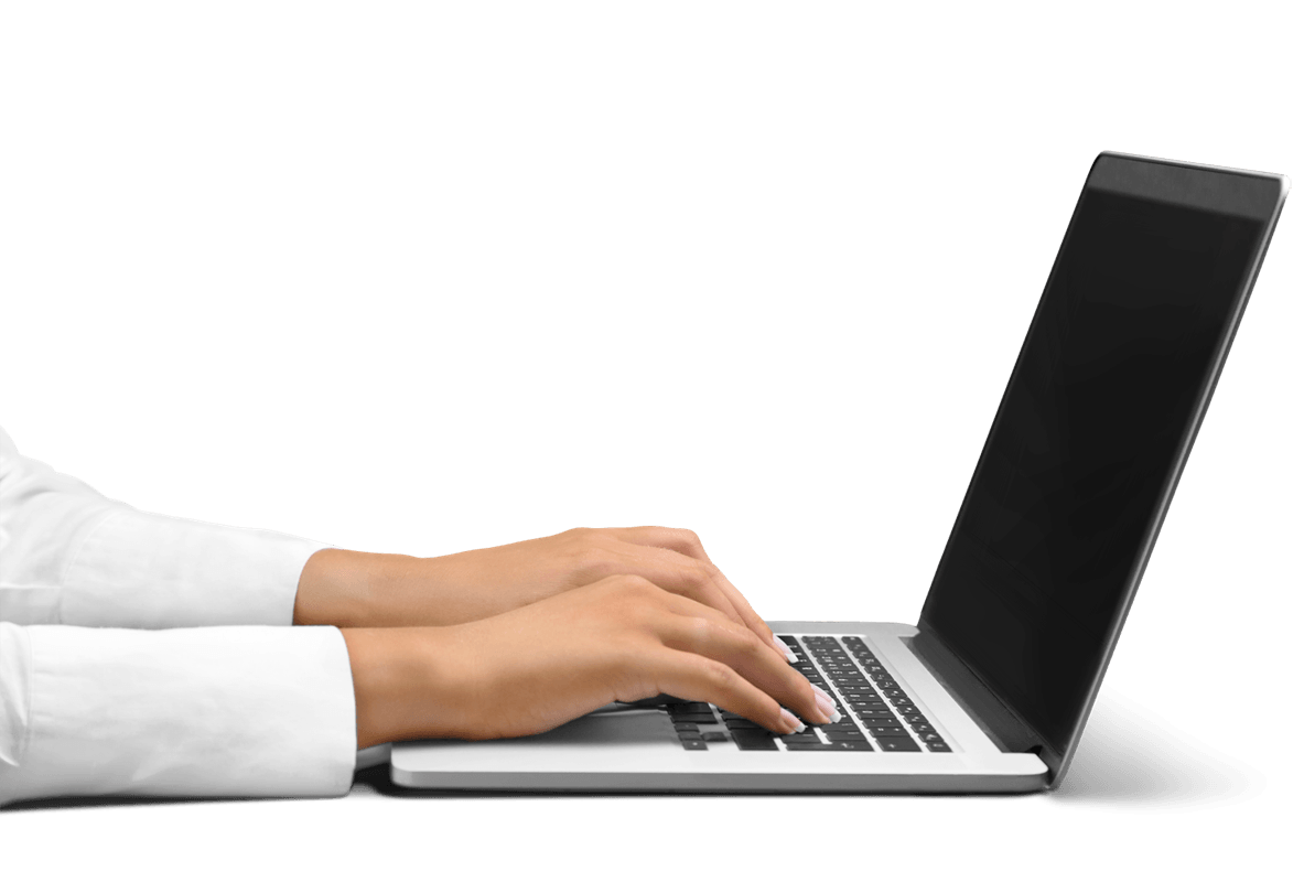 Osoba pracująca na laptopie